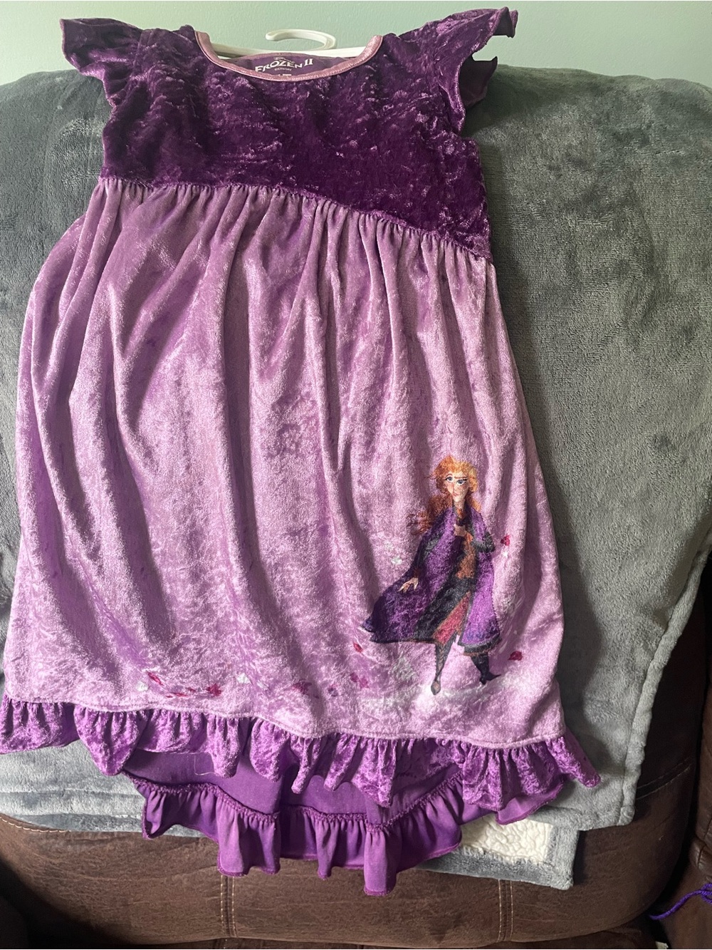 NWOT Disney Purple Velvet frozen Anna-Print Girls Nightgown sz 4